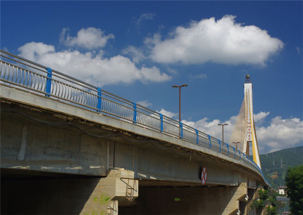 滨海304不锈钢桥梁护栏：安全、耐用与美观的完美结合