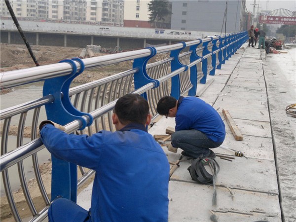 滨海不锈钢桥梁护栏除锈维护的重要性及其方法