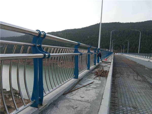 滨海不锈钢桥梁护栏防腐措施的重要性及实施策略